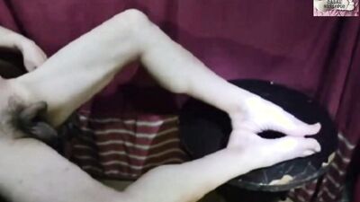 GRESOPIO WITH BAREFEET