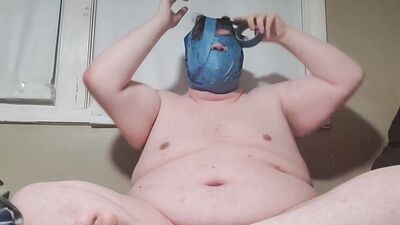 Fat male tapes face fully cums with toys in ass