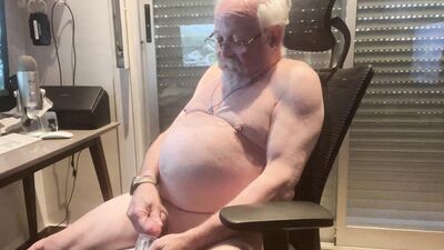 Chatting and Wanking With a Few Days Load