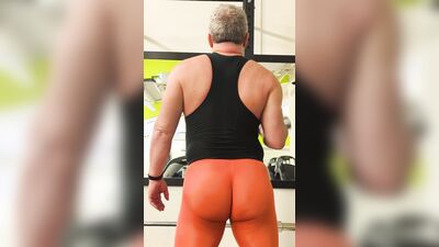 Showing off at the gym in my fave orange tights