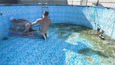 The boss fucks a twink in his tight asshole without lube - 395
