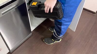 A PLUMBER FUCKED A TWINK'S ASSHOLE - there's a lot of sperm in his balls - 456