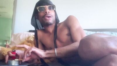 PrinceSleaze playing in bed playing with Creamy Hole????