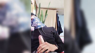I masturbate my cock and end up cumming, with a porn.