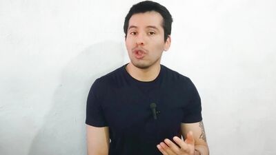 Ferretero penetra con sus 20cm al vendedor de telefonia a pelo ! relato sexual