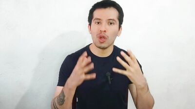 Ferretero penetra con sus 20cm al vendedor de telefonia a pelo ! relato sexual