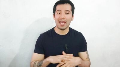 Ferretero penetra con sus 20cm al vendedor de telefonia a pelo ! relato sexual