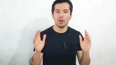 Ferretero penetra con sus 20cm al vendedor de telefonia a pelo ! relato sexual