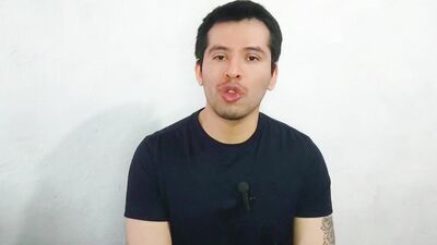 Ferretero penetra con sus 20cm al vendedor de telefonia a pelo ! relato sexual