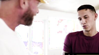 HETEROFLEXIBLE - Horny Twink Gets Passionately Assfucked By Flirty And Curious Construction Worker