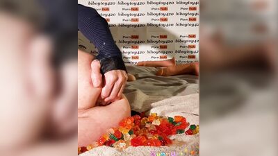 Gummi bears anal insertion whit sweet prolapse.