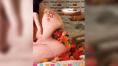 Gummi bears anal insertion whit sweet prolapse.