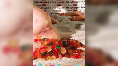 Gummi bears anal insertion whit sweet prolapse.