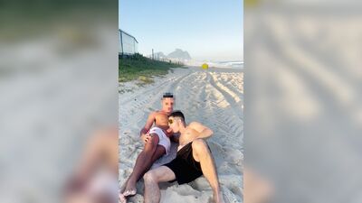 big dick 10 inches fucking the bottom in public beach