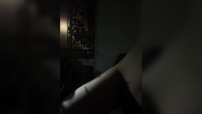 Femboy naked and under the lights.