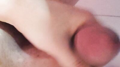 Close-Up View ng Salsal sa Malaking Titi ni Bagets - Fresh Teen Masturbation
