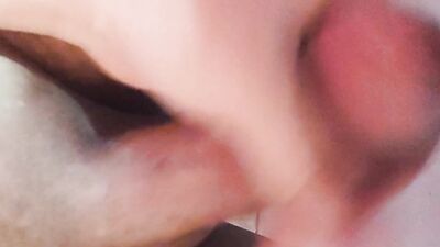 Close-Up View ng Salsal sa Malaking Titi ni Bagets - Fresh Teen Masturbation