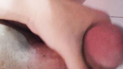 Close-Up View ng Salsal sa Malaking Titi ni Bagets - Fresh Teen Masturbation