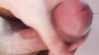 Close-Up View ng Salsal sa Malaking Titi ni Bagets - Fresh Teen Masturbation