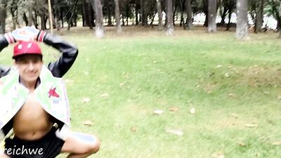 Entrenado como puta en el parque con morbo en español