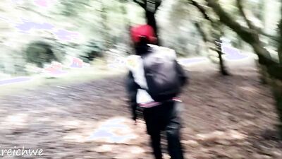 cambio de ropa en el parque con morbo