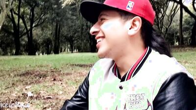 cambio de ropa en el parque con morbo