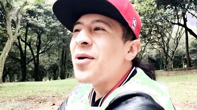 cambio de ropa en el parque con morbo