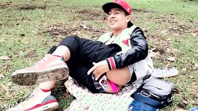 cambio de ropa en el parque con morbo
