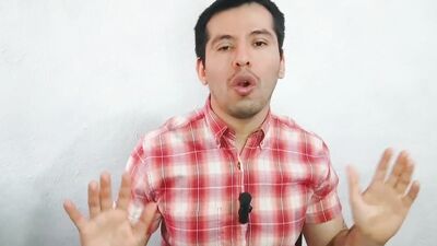 Supervisor casado de la maquiladora penetra a pelo a su empleado en los baños de la maquila! Relato