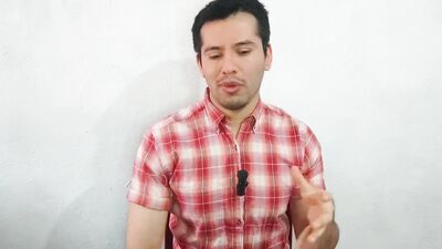 Supervisor casado de la maquiladora penetra a pelo a su empleado en los baños de la maquila! Relato