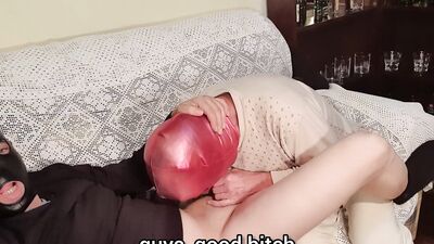Alguém que vê meus videos contatou-me! ofereceu-me dinheiro para o foder na casa dele. Eu aceitei!