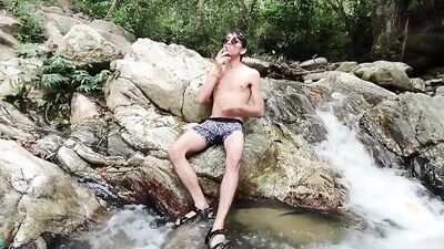 EXPLORING IN NATURE NAKED AND WITH A COCK FULL OF MILK