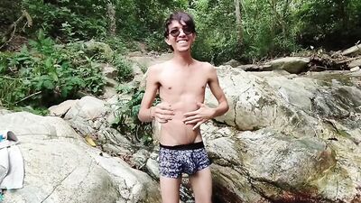 EXPLORING IN NATURE NAKED AND WITH A COCK FULL OF MILK