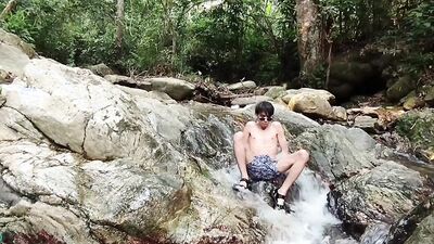 EXPLORING IN NATURE NAKED AND WITH A COCK FULL OF MILK