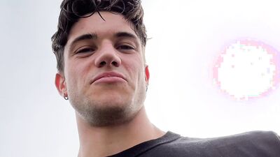 Lick my toes while I jerk off in a garden