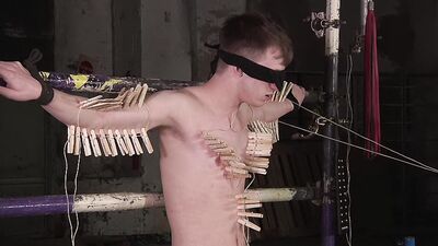 Submissive twink Taylor Mason gets played by Xavier Sibley