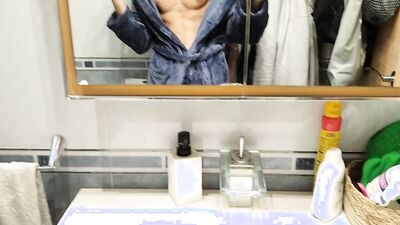 ????????????????Mature Man with Nice Body and Huge Cock Unloads a MASSIVE CUMSHOT!