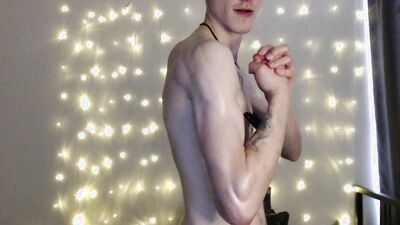 Endo jerks off his dick while his muscles are covered in oil and flexes his muscles