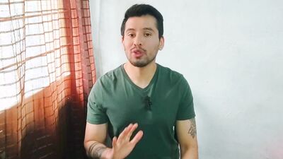 joven bisexual activo inter de 20cm es penetrado por el albañil maduro! Relato sexual