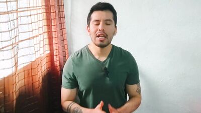 joven bisexual activo inter de 20cm es penetrado por el albañil maduro! Relato sexual