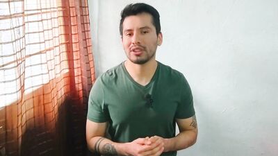 joven bisexual activo inter de 20cm es penetrado por el albañil maduro! Relato sexual