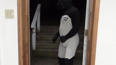 elite commando finally cums in his wetsuit