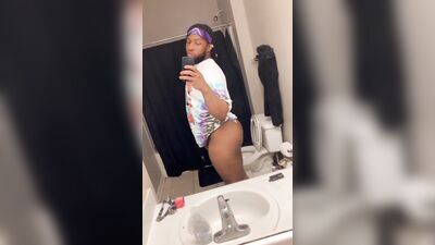 Strip tease in purple. Pt1