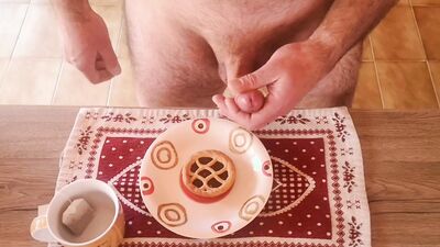 Cicci77 masturbates her beloved Pedro to produce a lot of sperm by ejaculating on a tart that he will then eat for breakfast