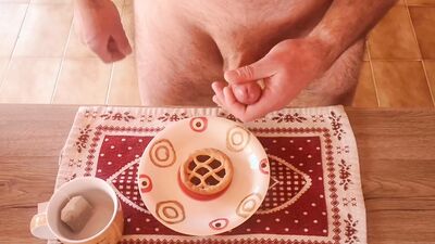 Cicci77 masturbates her beloved Pedro to produce a lot of sperm by ejaculating on a tart that he will then eat for breakfast