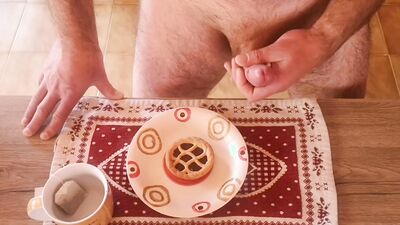 Cicci77 masturbates her beloved Pedro to produce a lot of sperm by ejaculating on a tart that he will then eat for breakfast