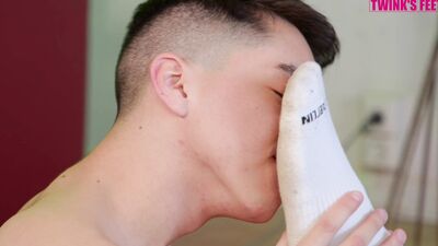 My feet are horny and smelly!