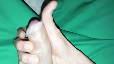 Espectacular Corrida Juguetona De Esta Bonita Polla Enorme Grabada Con El Móvil a Oscuras