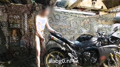 dabg0 fucks a 2009 Yamaha R1 with dual Akrapovic exhaust