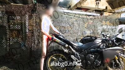 dabg0 fucks a 2009 Yamaha R1 with dual Akrapovic exhaust